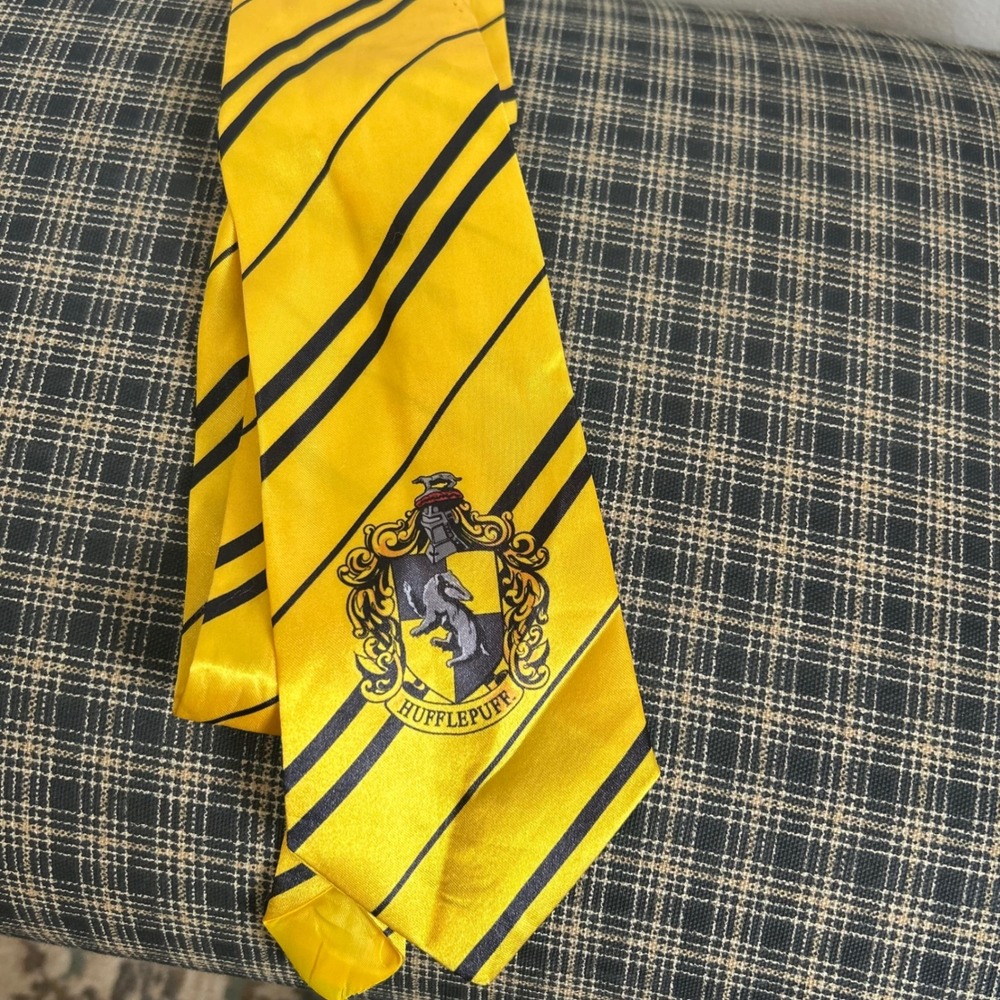 Harry Potter Hufflepuff Necktie Adult OS Yellow‎ Black Striped Wizarding World